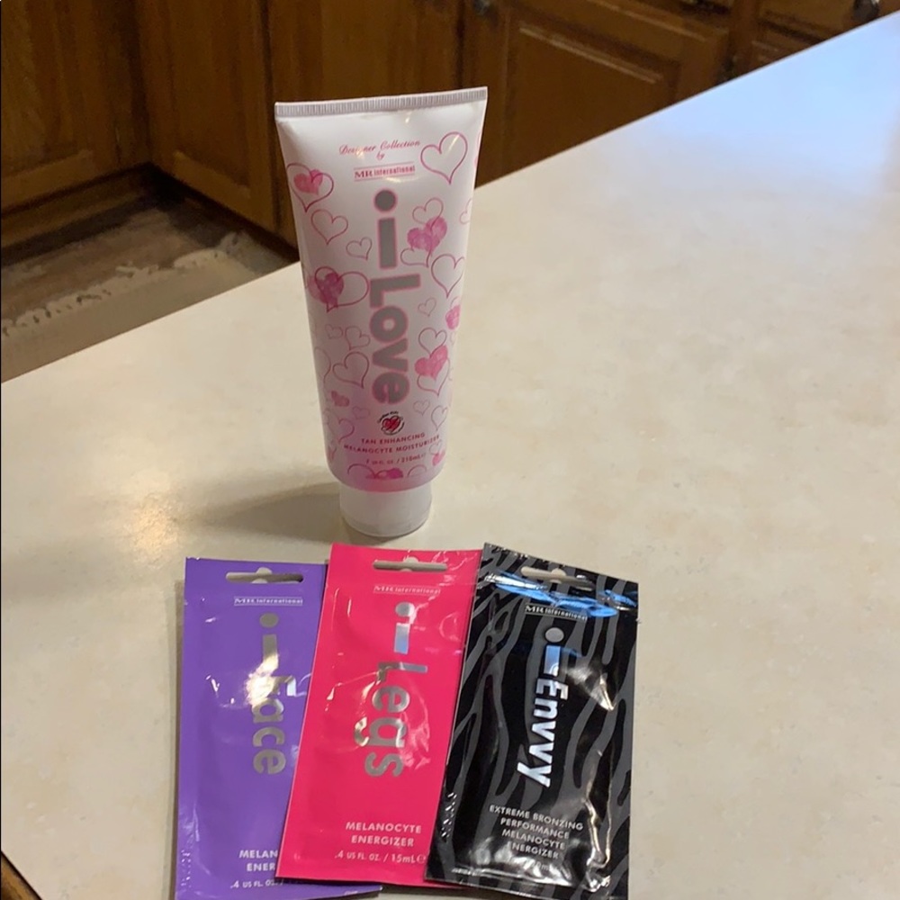 Tan enhancing lotion